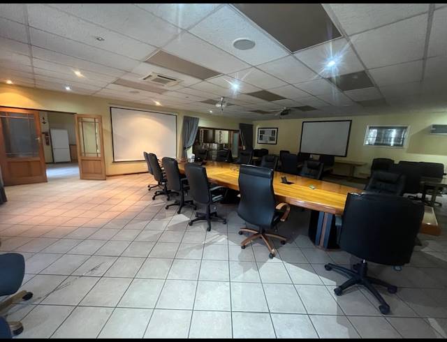 2,500M² OFFICE TO LET IN VULCANIA